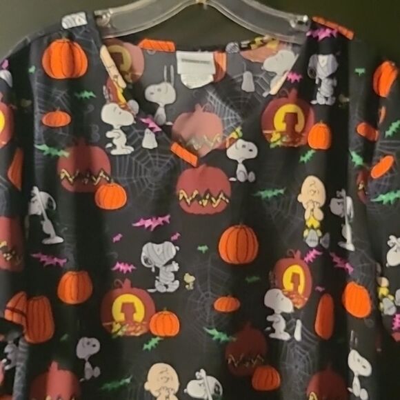 Peanuts Halloween Scrubs  Top wil - Picture 4 of 9